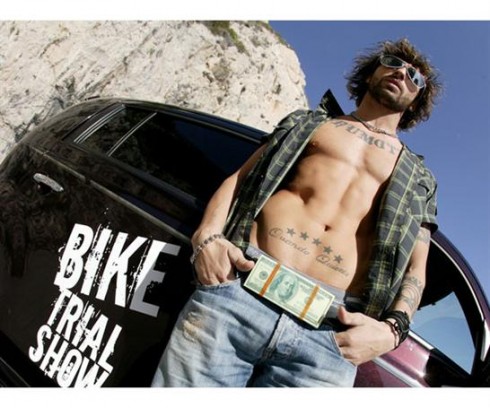 DMLIVE24: 28 GENNAIO 2014. VITTORIO BRUMOTTI RAPINATO A MILANO