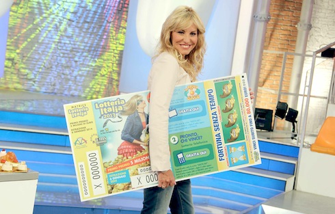 ANTONELLA CLERICI: LAVORO SU UN NUOVO SHOW PER ‘SCALDARE I CUORI’. SANREMO? LO RIFAREI CON LAURA PAUSINI