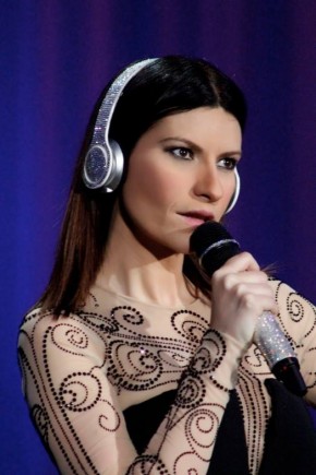 LAURA PAUSINI VENERDI A LE INVASIONI BARBARICHE