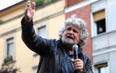SANREMO 2014, BEPPE GRILLO: MARTEDI SARO’ AL FESTIVAL (PRIMA FUORI DALL’ARISTON, POI DENTRO)