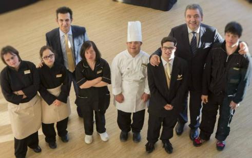 HOTEL 6 STELLE: SU RAI3 LA DOCU FICTION CON I RAGAZZI DOWN AL LAVORO