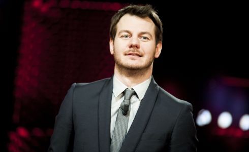 E POI C’E’ CATTELAN: DA QUESTA SERA SKY UNO CI PROVA CON UN DAVID LETTERMAN SHOW ALL’ITALIANA