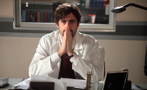 UN MEDICO IN FAMIGLIA 9: CHI E’ IL NUOVO PROTAGONISTA LORENZO MARTINI (FLAVIO PARENTI)
