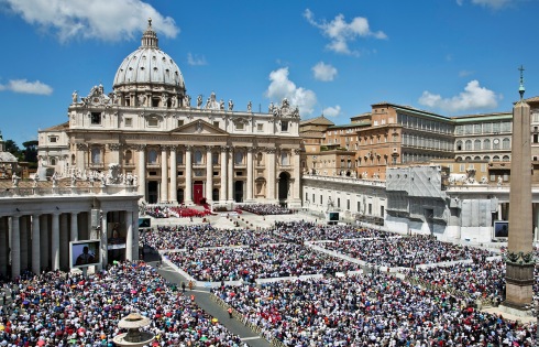 GIOVANNI PAOLO II E GIOVANNI XXIII SANTI: GLI SPECIALI DI RETE4 E IL PALINSESTO DI TV2000. SU RAI1 L’OMAGGIO DI ANDREA BOCELLI