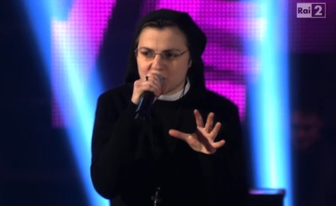 THE VOICE 2 – SESTA PUNTATA BATTLE DEL 16 APRILE 2014 IN DIRETTA WEB. BACIO “LESBO” TRA ANDREA AZZURRA E ELISABETTA