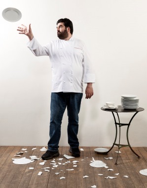 CUCINE DA INCUBO 2: ANTONINO CANNAVACCIUOLO SI TRASFORMA IN MOTIVATORE SPOSTANDOSI DA CAPRI ALLA VALSESIA