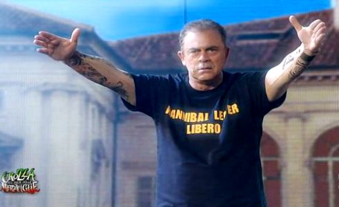 MAURIZIO CROZZA E’ GENNY A CAROGNA (VIDEO). NELLA PARODIA, IL CAPO ULTRAS AL QUIRINALE