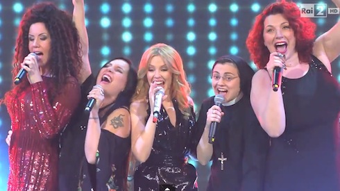 THE VOICE 2: I CONCORRENTI CHE SUPERANO IL PRIMO LIVE SHOW. ECCO IL VIDEO DI SUOR CRISTINA E KYLIE MINOGUE