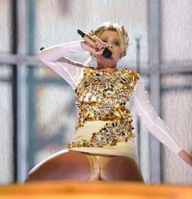 EUROVISION SONG CONTEST 2014: EMMA VUOLE VINCERE MA CANNA LA SECONDA PROVA (VIDEO E FOTO). ECCO IL LOOK OSE’