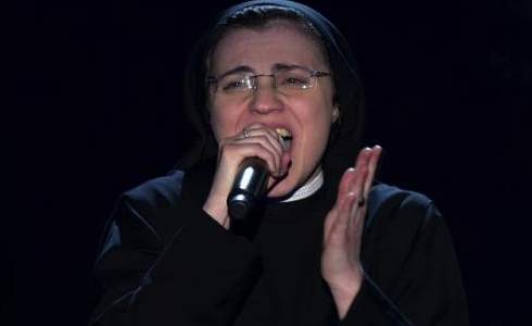 ANNA PETTINELLI CONTRO SUOR CRISTINA E LA SCELTA DI J-AX (MA NON AVEVA DETTO ALLA FIGLIA DI NON ILLUDERSI?)