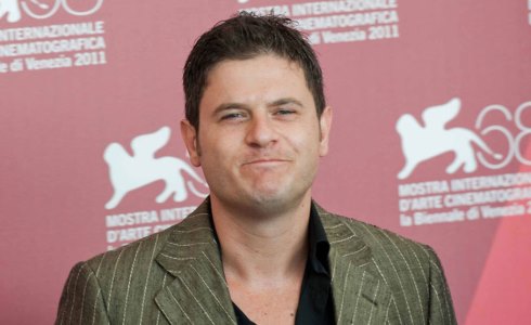 I CESARONI 6: IL QUARTO FRATELLO E’ GAY