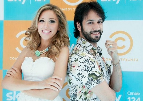 COMEDY ON THE BEACH: MATTEO BRANCIAMORE SI DA’ ALLA CONDUZIONE