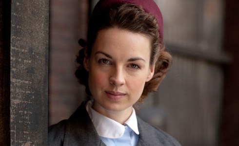 CALL THE MIDWIFE: “L’AMORE E LA VITA” NON SCOMPAIONO DIETRO IL FUMO DI LONDRA