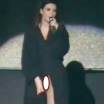 Laura Pausini senza mutande sul palco