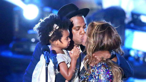 MTV VMA 2014 VINCITORI: TRIONFA BEYONCE SUL PALCO CON JAY Z E LA FIGLIA. ALLA SOBRIA MILEY IL PREMIO PIU’ IMPORTANTE