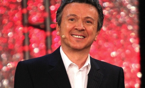 ASCOLTI TV DI SABATO 30 AGOSTO 2014: FESTIVAL DI CASTROCARO SU RAI1 AL 15.40%, I LAUREATI SU CANALE 5 FERMI AL 9.90%