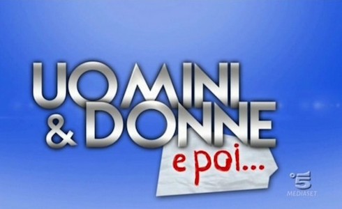 UOMINI E DONNE E POI CHIUDE IN ANTICIPO (TRA LE POLEMICHE)