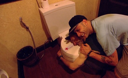 PECHINO EXPRESS 3, PRIMA TAPPA: I COREOGRAFI VINCONO LA PRIMA PUNTATA, LE IMMIGRATE SALVATE DALLA BUSTA NERA