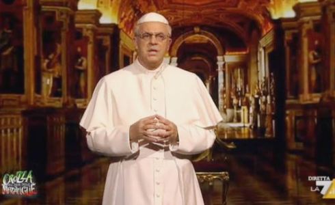 MAURIZIO CROZZA IMITA PAPA FRANCESCO. AI CATTOLICI DEVOTI: MA SIETE NORMALI? (VIDEO)