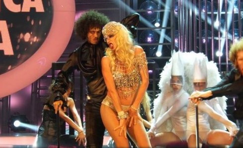 TALE E QUALE SHOW 4: BECUCCI E LA ROSSI VINCONO LA QUINTA PUNTATA. INASCOLTABILE VERONICA MAYA (CHE SI AUTOVOTA!)