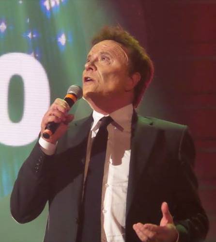 TALE E QUALE SHOW 4: GIANNI NAZZARO VINCE LA QUARTA PUNTATA GRAZIE AI VOTI DEI COLLEGHI