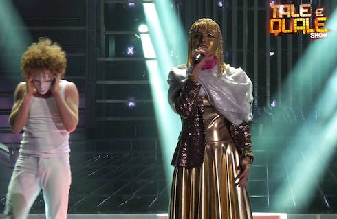 TALE E QUALE SHOW 2014: RAFFAELLA FICO (ANASTACIA) DUETTA CON ALESSANDRO GRECO (EROS RAMAZZOTTI)
