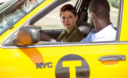 TAXI BROOKLYN: CHYLER LEIGH (LEXIE GREY) SI REINVENTA POLIZIOTTA CON TASSISTA AL SEGUITO