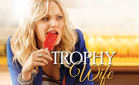 TRE MOGLI PER UN PAPA’ (TROPHY WIFE): LA SITCOM FLOP DI ABC ARRIVA ALLE 20.10 SU RAI3