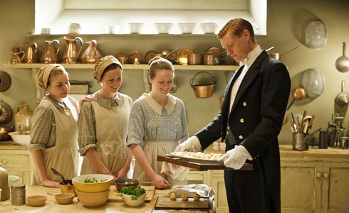 IL TELECOMANDO, LA GUIDA TV DI DM: 1° GENNAIO 2015. LA MARATONA DI CHE DIO CI AIUTI 2, DOWNTON ABBEY O SERVIZIO PUBBLICO PIU’?
