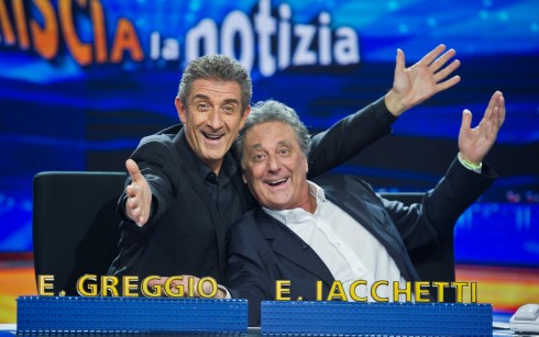 STRISCIA LA NOTIZIA: TORNA ENZO IACCHETTI. STASERA TAPIRO D’ORO A CAROLINA KOSTNER