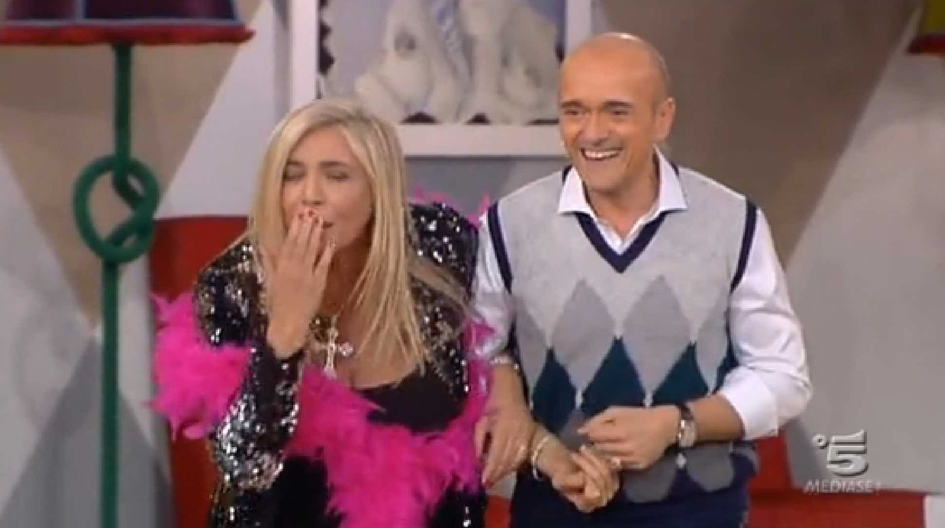 ISOLA DEI FAMOSI 10: MARA VENIER OPINIONISTA UNICA. QUALE SARA’ IL RUOLO DI SIGNORINI?