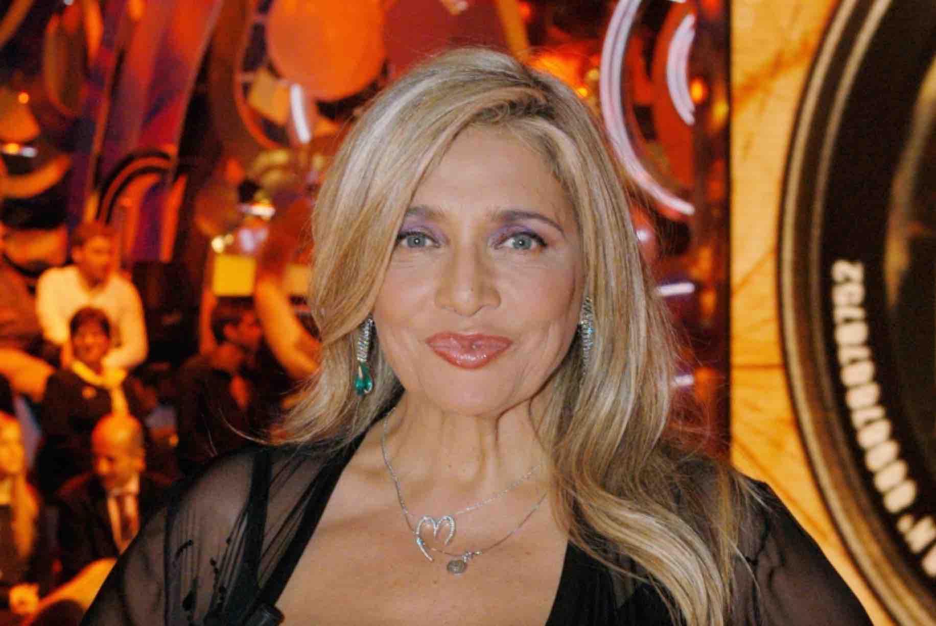 DM LIVE24: 22 GENNAIO 2015. MARA VENIER ASSENTE ALLA CONFERENZA STAMPA DELL’ISOLA PER… C’E’ POSTA – CASTING APERTI PER SENZA PAROLE (CLERICI) E QUATTRO MATRIMONI IN ITALIA