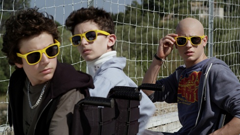 ASCOLTI TV DI DOMENICA 4 GENNAIO 2015: IL SEGRETO AL 16.75% SUPERA BRACCIALETTI ROSSI IN CALO AL 13.65%. SFIDE PARTE DA UN MISERO 4.68%