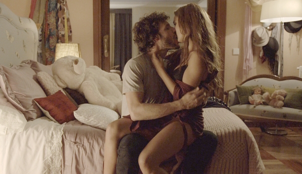 ASCOLTI TV DI VENERDI 9 GENNAIO 2015: VINCE SENZA IDENTITA’ (15.17%), PORTA A PORTA SI FERMA ALL’11.02%. THE BLACKLIST PARTE DAL 6.84%. BOOM RAI NEWS AL 4.56% AL POMERIGGIO