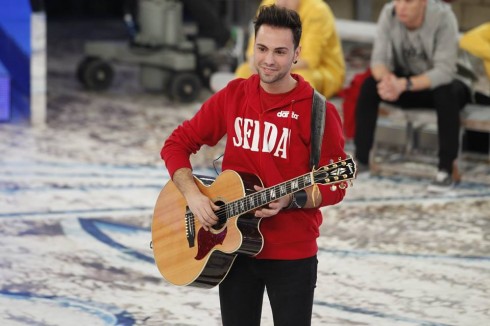 AMICI 14 – SPECIALE DEL 16 FEBBRAIO 2015 IN DIRETTA: KLAUDIA RIFIUTA LA MAGLIA DEL SERALE. DAVIDE MOGAVERO (X FACTOR 4) ENTRA NELLA SCUOLA