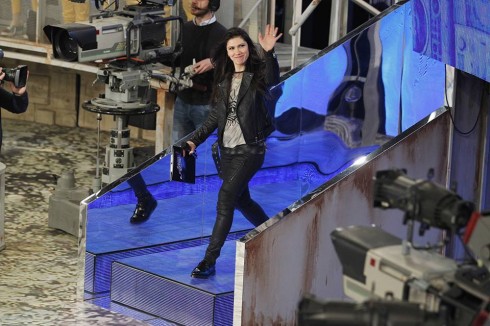 AMICI 2015 – PUNTATA 21 FEBBRAIO IN DIRETTA: AL SERALE EMMA COACH DELLA SQUADRA BIANCA ED ELISA DEI BLU. KLAUDIA E GIORGIO CONTESI