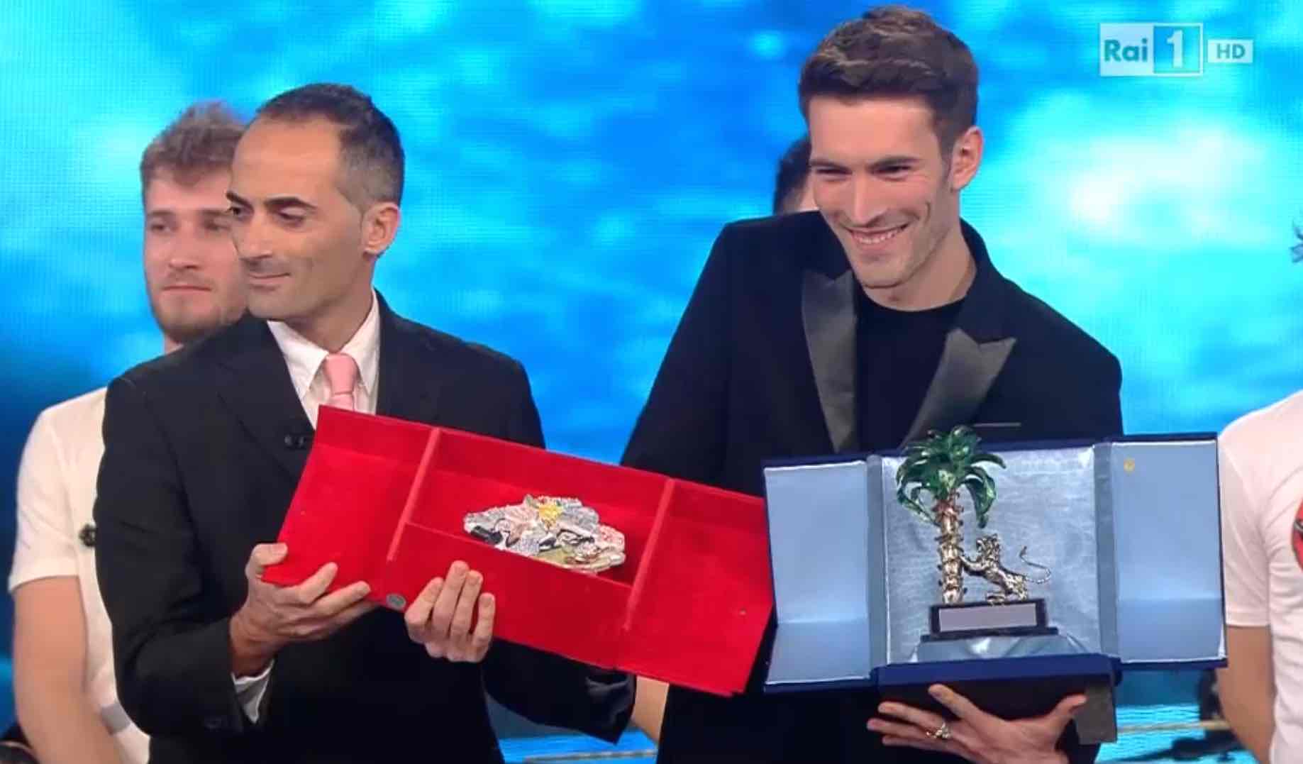 Giovanni Caccamo - vincitore Sanremo 2015 Giovanni Caccamo - vincitore Sanremo 2015