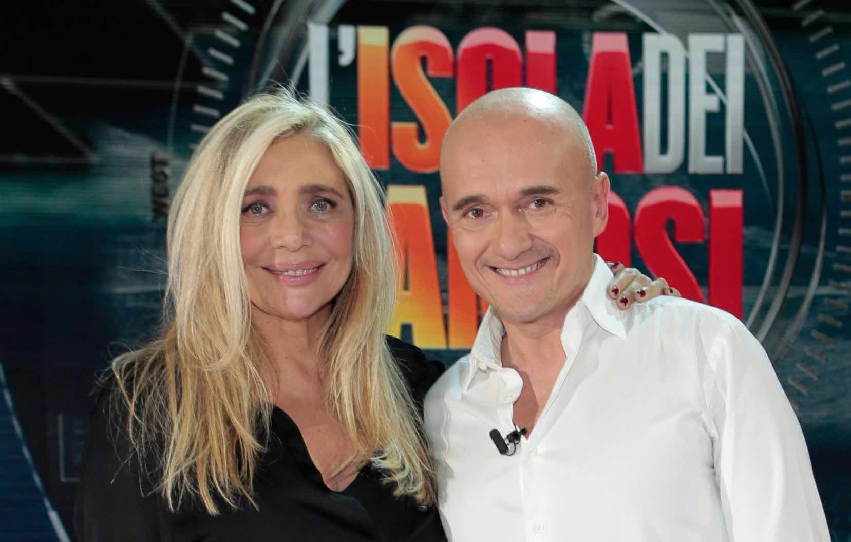 BOOM! ALFONSO SIGNORINI NAUFRAGO A PLAYA DESNUDA