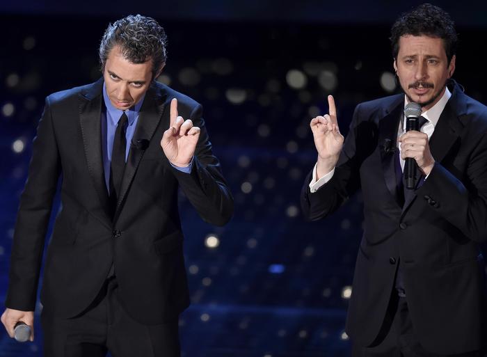 LUCA E PAOLO SALVANO LA COMICITA’ A SANREMO E SMITIZZANO I MATRIMONI GAY