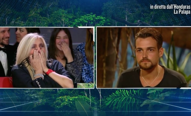 Mara Venier playa desnuda isola