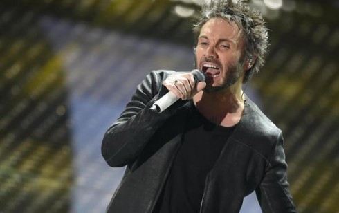 FESTIVAL DI SANREMO 2015: NEK VINCE LA SERATA DELLE COVER. BATTUTI IL VOLO E GLI “AMICI”