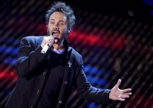 IL TELECOMANDO, LA GUIDA TV DI DM: 18 FEBBRAIO 2015. STRASCICHI SANREMESI: IL VOLO SU RAI2, LA SCIARELLI SI OCCUPA DI TENCO, NEK E ARISA DALLA BIGNARDI