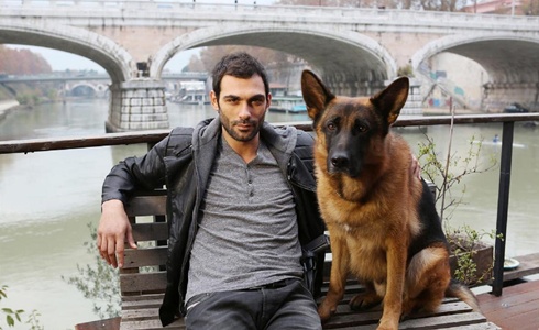 REX 8: RITMI VELOCI, ACTION, E TANTA IRONIA NEL NUOVO CAPITOLO DELLA SERIE CON FRANCESCO ARCA