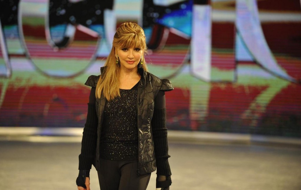 MORTA LA MAMMA DI MILLY CARLUCCI. LA CONDUTTRICE SARA’ A NOTTI SUL GHIACCIO