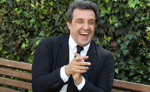 BOOM! FLAVIO INSINNA A L’EREDITA’ E CARLO CONTI AD AFFARI TUOI. IL PESCE D’APRILE DEI CONDUTTORI DI RAI 1