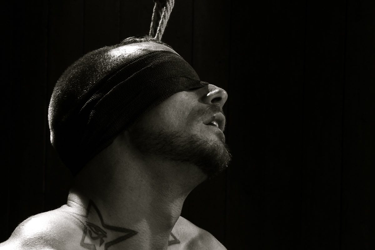 DM LIVE24: 16 APRILE 2015. ULTIMA DIRETTA PER FORUM – E’ IL MOMENTO DEL SADOMASO SU CIELO CON KINK DI JAMES FRANCO – CLUB DOGO A FRONTE DEL PALCO