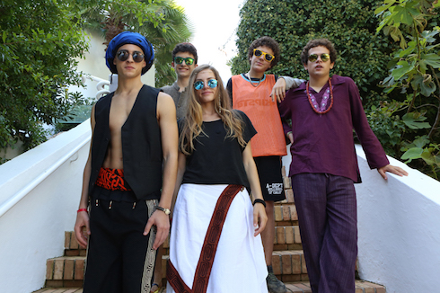 AMICI 2015 VS SENZA PAROLE: LA CLERICI PUNTA SU BRACCIALETTI ROSSI E BANFI, BONOLIS DALLA DE FILIPPI CON FERRO E AMOROSO