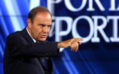 PORTA A PORTA, BRUNO VESPA BLOCCA L’APPLAUSO A BERLUSCONI: NON SIAMO A CHE TEMPO CHE FA