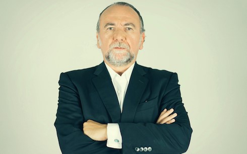 AGON CHANNEL, MANDATO D’ARRESTO PER IL PATRON FRANCESCO BECCHETTI. IL CANALE ALBANESE SI DIFENDE IN DIRETTA