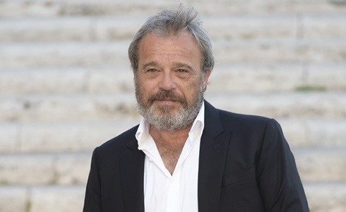 LAMPEDUSA: CLAUDIO AMENDOLA RACCONTA IL DRAMMA DEGLI IMMIGRATI NELLA NUOVA MINISERIE RAI